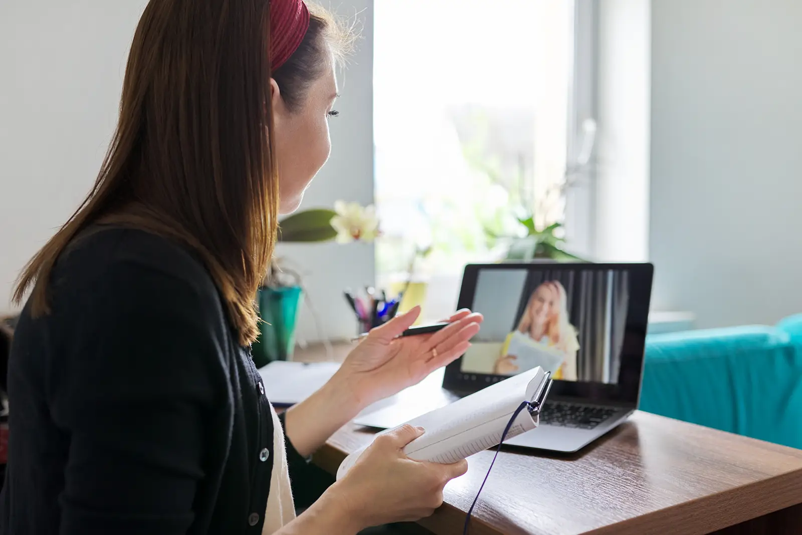 Woman engaging in a virtual language class on a laptop, highlighting ALA Language School's effective digital learning strategy.
